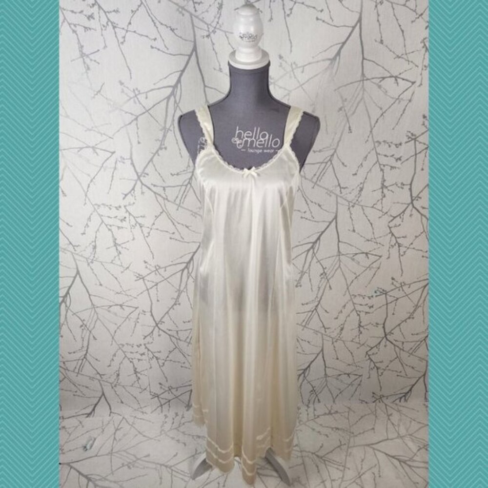 Patricia VTG White Ivory Lace Trim Flowy Long Slip Nightgown